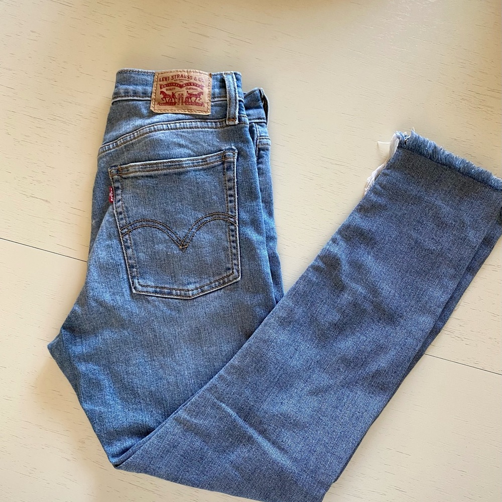 Levi’s wedgie fit ankle jeans